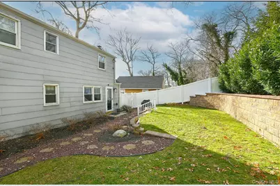 257 Melville Road, South Huntington, NY 11746 - Photo 32