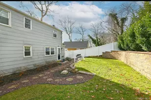 257 Melville Rd, South Huntington, NY 11746 - Photo 32