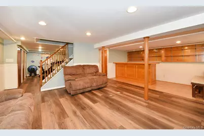 105 Dow Avenue, Mineola, NY 11501 - Photo 18
