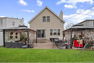 322 Elmore Avenue, East Meadow, NY 11554 - Photo 32