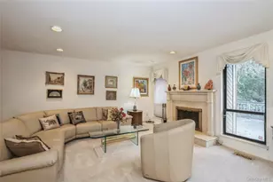 33 Club House Ct, Jericho, NY 11753 - Photo 16