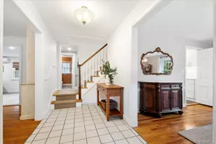 12 Stoneleigh Close, Scarsdale, NY 10583 - Photo 2