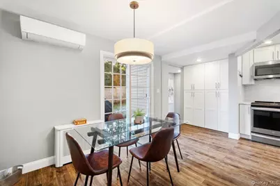 12 Stoneleigh Close, Scarsdale, NY 10583 - Photo 10