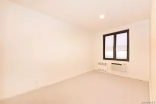 15 Hill Park Ave, Great Neck, NY 11021 - Photo 12