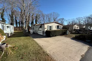 1800 Osborn Ave, Riverhead, NY 11901 - Photo 2