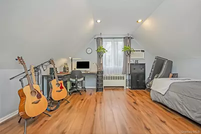 10 Roxbury Street, Farmingdale, NY 11735 - Photo 16