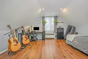 10 Roxbury St, Farmingdale, NY 11735 - Photo 16