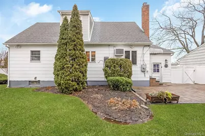 10 Roxbury Street, Farmingdale, NY 11735 - Photo 22