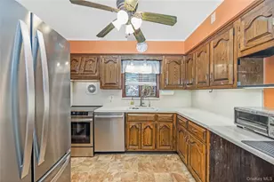 10 Roxbury St, Farmingdale, NY 11735 - Photo 10