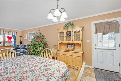 10 Roxbury Street, Farmingdale, NY 11735 - Photo 8