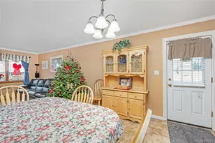 10 Roxbury St, Farmingdale, NY 11735 - Photo 8