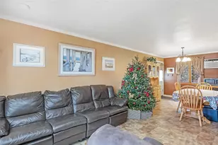 10 Roxbury St, Farmingdale, NY 11735 - Photo 6