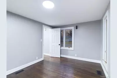 115 Clinton Avenue, Patchogue, NY 11772 - Photo 22