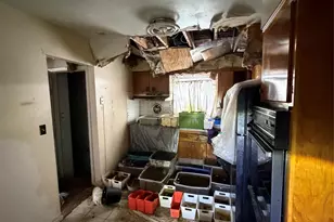 135-26 219th St, Springfield Gardens, NY 11413 - Photo 40