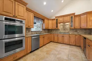 33 Fleets Cove Rd, Huntington, NY 11743 - Photo 8