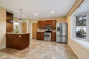 33 Fleets Cove Rd, Huntington, NY 11743 - Photo 4