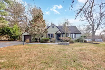 12 Summerset Drive, Smithtown, NY 11787 - Photo 2