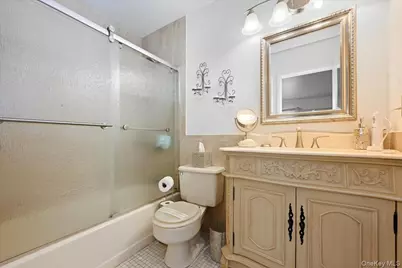 47 Balsam Court, Wantagh, NY 11793 - Photo 16