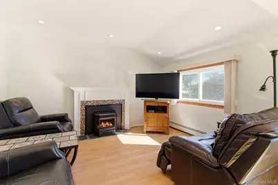 175 Van Buren Street, West Babylon, NY 11704 - Photo 8