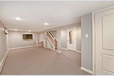 3042 Lowell Avenue, Wantagh, NY 11793 - Photo 28