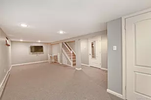 3042 Lowell Ave, Wantagh, NY 11793 - Photo 28