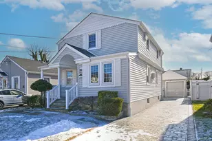 3042 Lowell Ave, Wantagh, NY 11793 - Photo 4