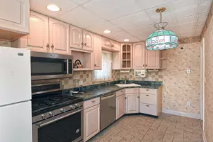 3042 Lowell Ave, Wantagh, NY 11793 - Photo 8