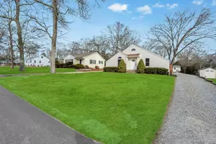 160 Oak St, Mattituck, NY 11952 - Photo 2