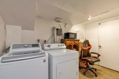 136 Butler Boulevard, Elmont, NY 11003 - Photo 16