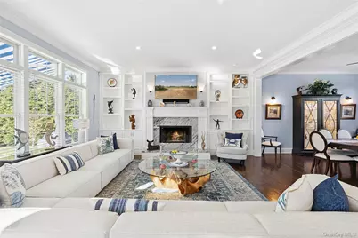 106 E Tiana Road, Hampton Bays, NY 11946 - Photo 4