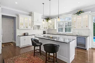 106 E Tiana Rd, Hampton Bays, NY 11946 - Photo 6