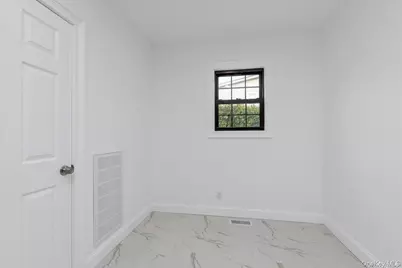 245 Garfield Avenue, Mineola, NY 11501 - Photo 10