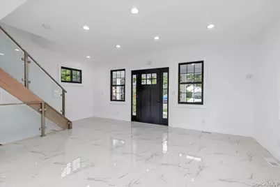 245 Garfield Avenue, Mineola, NY 11501 - Photo 4