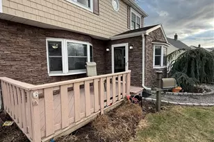 63 Anchor Ln, Levittown, NY 11756 - Photo 2