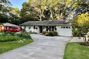 32 Bellview Ave, Brookhaven, NY 11719 - Photo 2