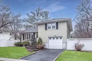 79 N Cedar St, Massapequa, NY 11758 - Photo 2