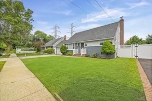 96 S Windhorst Ave, Bethpage, NY 11714 - Photo 2