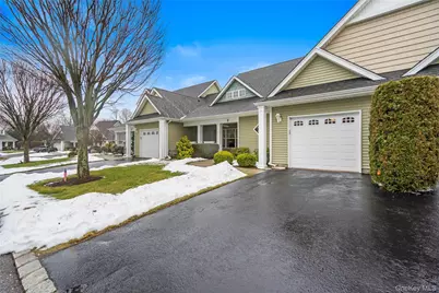 5 Newcastle Court, Riverhead, NY 11901 - Photo 2