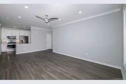 1 Charles Pond Drive #05-513, Coram, NY 11727 - Photo 6
