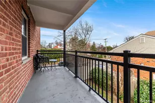 25 Chapel Pl, Great Neck, NY 11021 - Photo 22