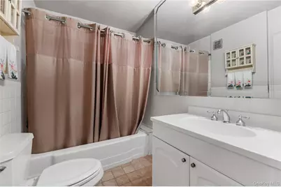 25 Chapel Place #2L, Great Neck, NY 11021 - Photo 14