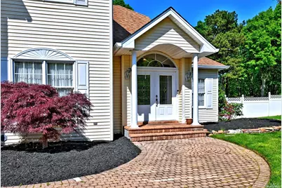 3 Leahs, Smithtown, NY 11787 - Photo 2