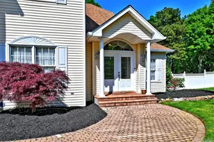 3 Leahs, Smithtown, NY 11787 - Photo 2