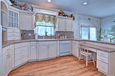 3 Leahs, Smithtown, NY 11787 - Photo 16