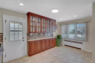 932 Cherry Ln, Floral Park, NY 11001 - Photo 10