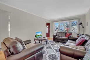 932 Cherry Ln, Floral Park, NY 11001 - Photo 6