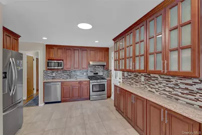 932 Cherry Lane, Floral Park, NY 11001 - Photo 4