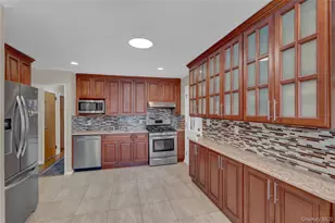 932 Cherry Ln, Floral Park, NY 11001 - Photo 4