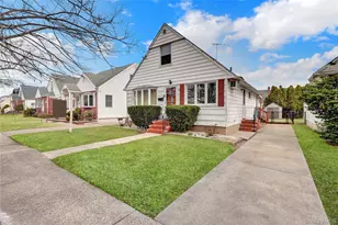 932 Cherry Ln, Floral Park, NY 11001 - Photo 4