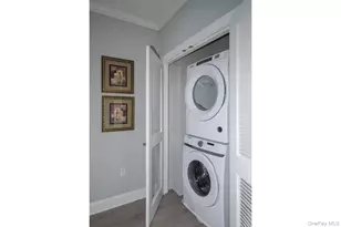 75 E Hoffman Ave, Lindenhurst, NY 11757 - Photo 8